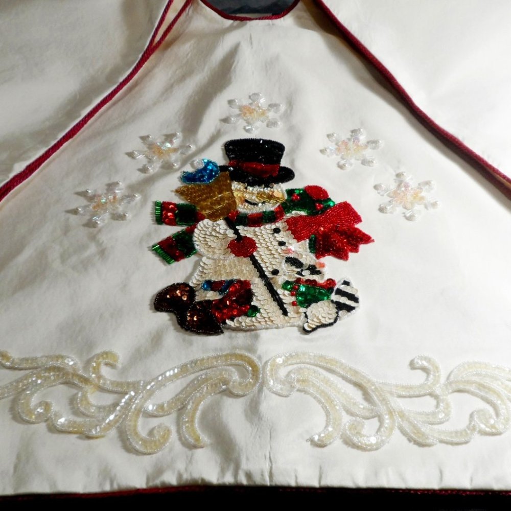 Silk Faille Christmas Tree Skirt with Snowman - 48" Hexagon Crème